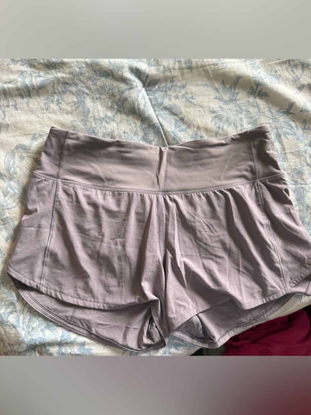 Lululemon Speed up Mid-Rise Lined Short 4”
Color: Violet Verbena 
Size: 6 Tall